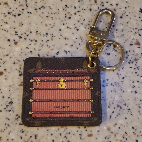 SOLD Louis Vuitton Trunks and Locks Bag Charm - Picture 2 of 12